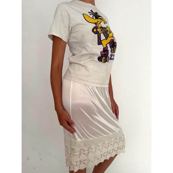 90s vintage white Zoomers Skate Club distressed thrashed baby tee shirt crop top - Picture 7 of 10